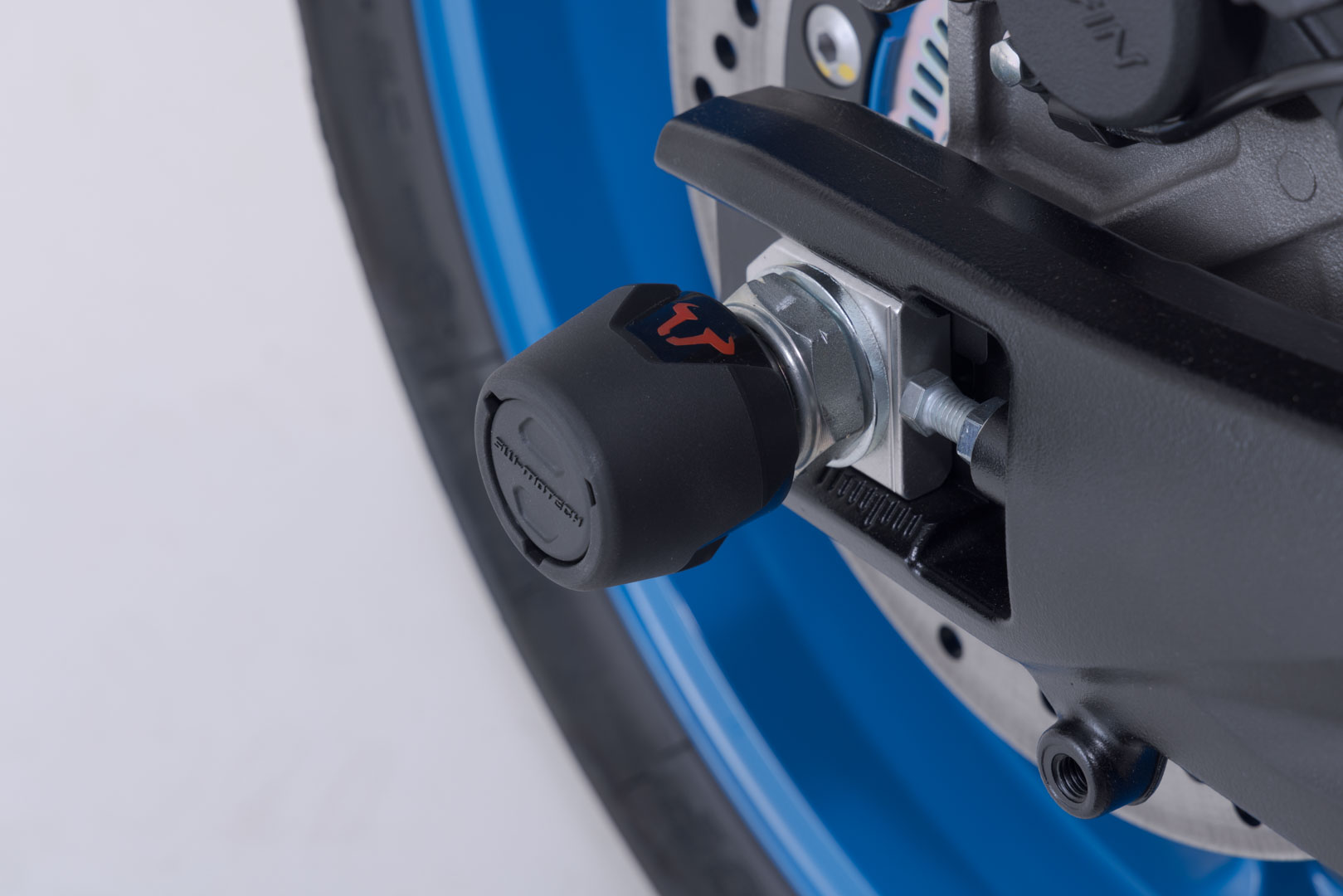 SW-Motech Bakaxel crash pad kit - Svart. Suzuki GSX-8S / GSX-8R (22-). Figur 4