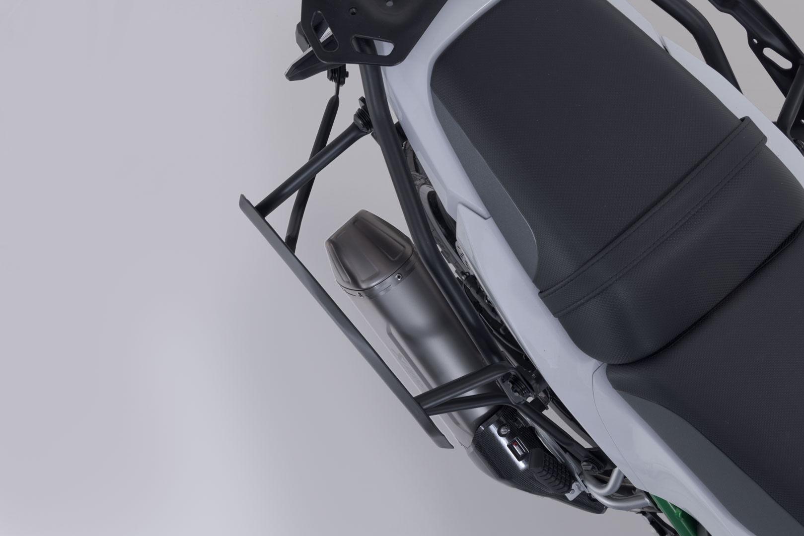 SW-Motech Akrapovic Slip On uitlaatsysteem - Zilver. Kawasaki KLE500 / SE (26-). Figuur 4