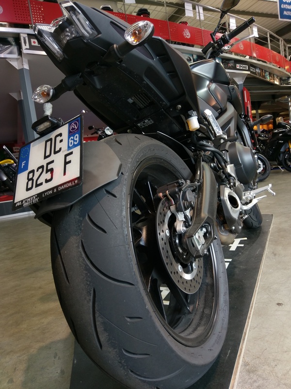 Design de Acesso Suporte de placa "flush wheel" Yamaha MT-09 preto Porta-Matrícula Figura 2