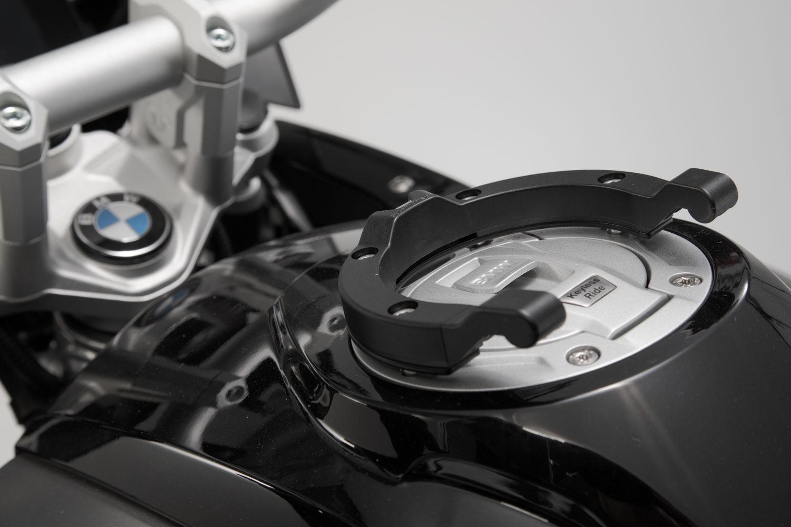 Inelul rezervorului SW-Motech ION - Negru. BMW R 1300 GS (23-). Figura 2
