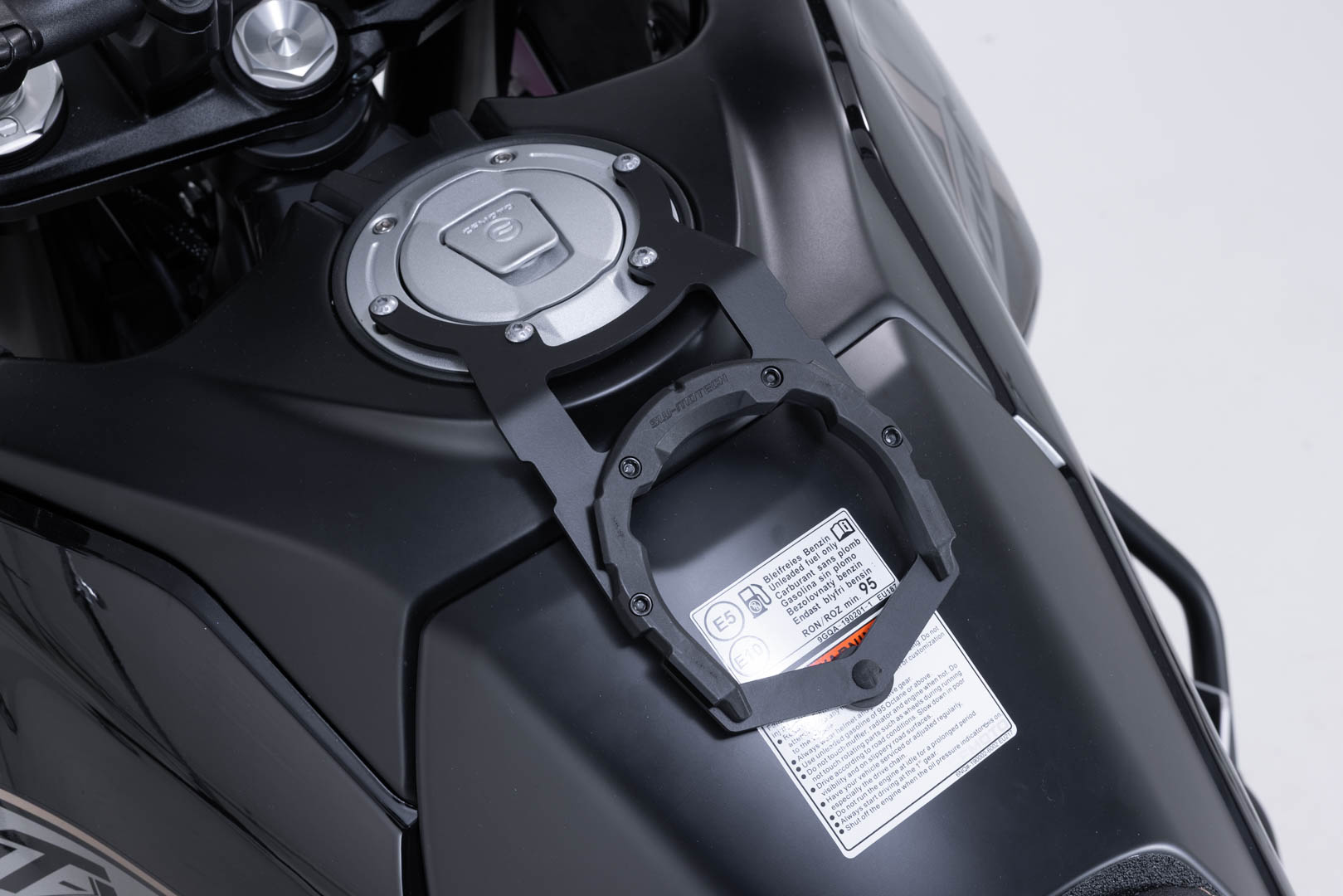 Inelul pentru rezervor SW-Motech PRO - Negru. CFMoto 800MT-X (24-). Figura 2