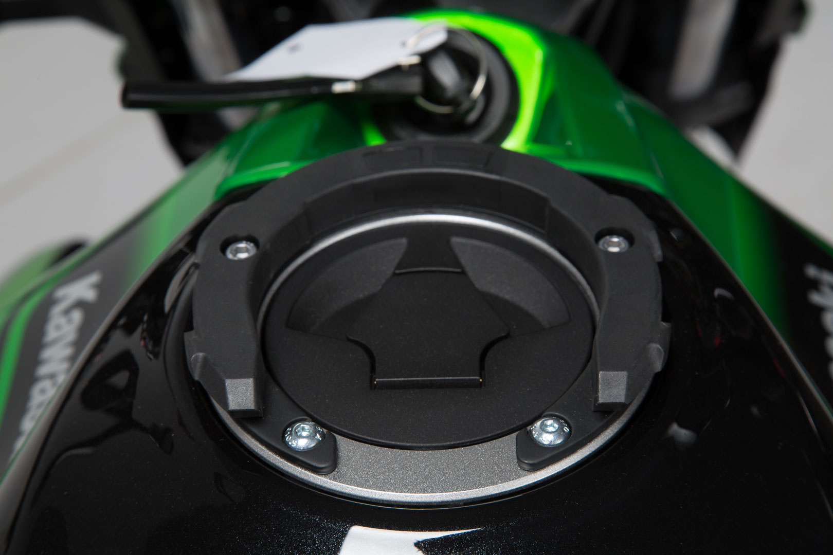 Inelul rezervorului SW-Motech EVO - 5 șuruburi. Kawasaki II. Figura 1