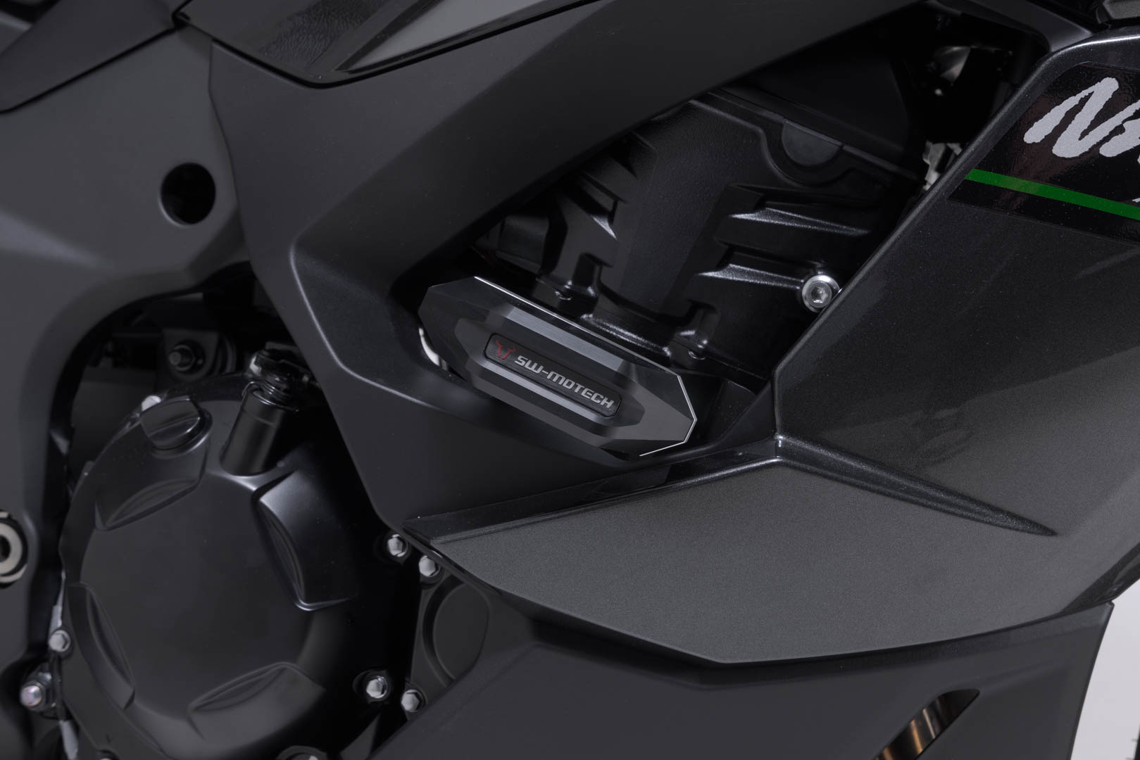 SW-Motech Frame slider kit - Svart. Kawasaki Ninja 1000SX, 1100 SX/SE. Figur 4