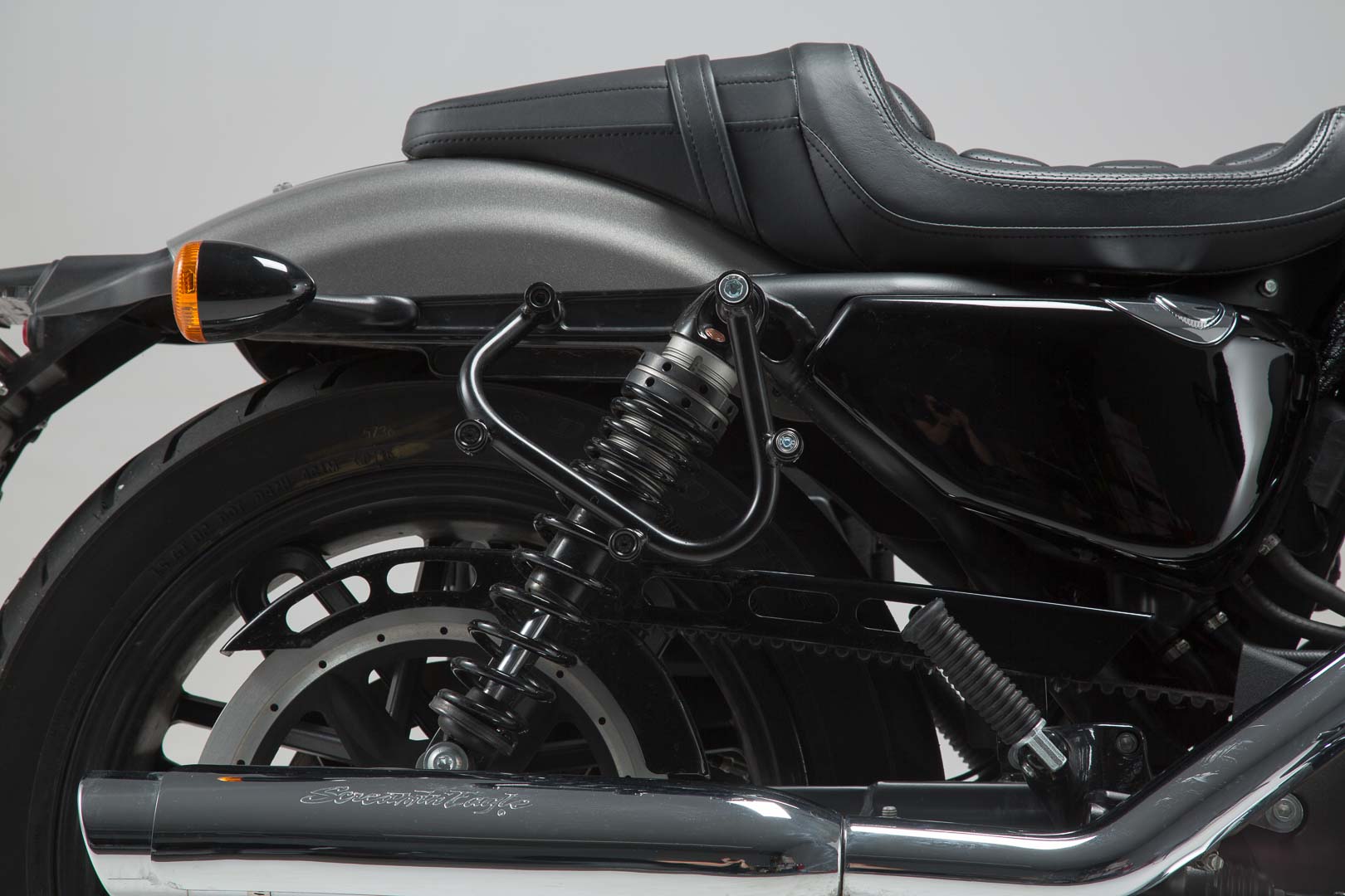 SW-Motech SLC portavion lateral dreapta - modele Harley Sportster (04-). Figura 3