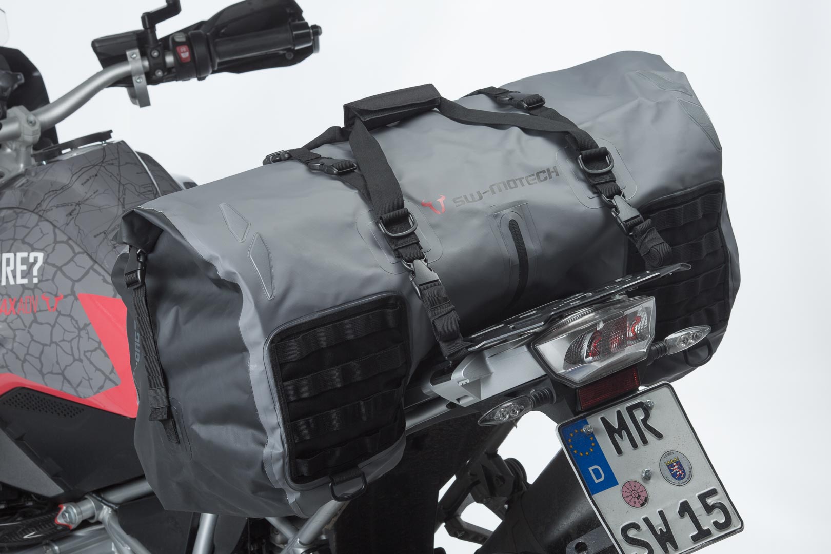 SW-Motech Drybag 700 sac pentru coadă - 70 l. Gri/Negru. Rezistență la apă. Figura 2