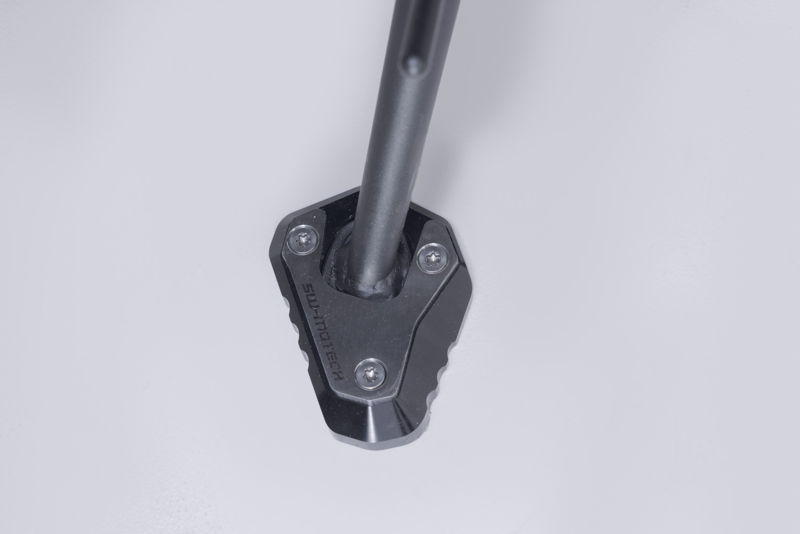 Extensie SW-Motech pentru piciorul lateral - Negru/argintiu. Versurile 1000 (14-) / 1100 (24-). Figura 2