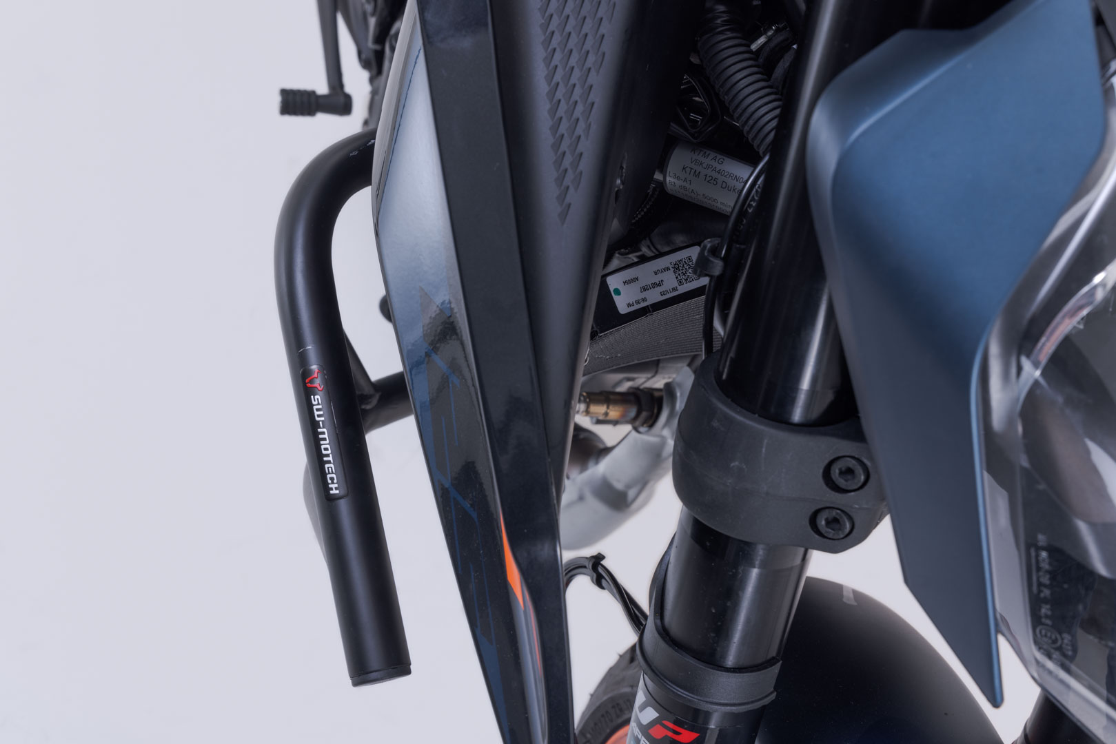 SW-Motech Crash bar - Negru. 125/390 Duke (23-), Svartpil/Vitpil 401. Figura 4