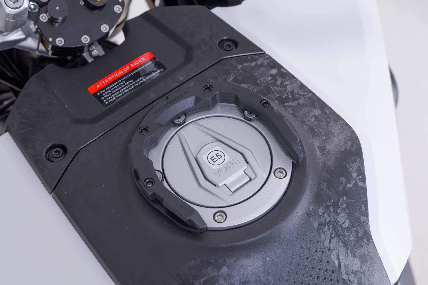 SW-Motech PRO tankring – svart. Voge DS625X / DS800X Rally / DS900X. Figur 2