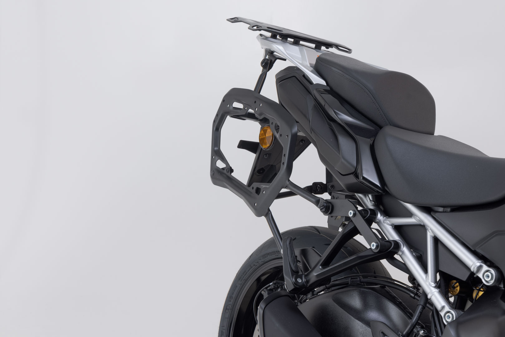 Sistem lateral SW-Motech AERO ABS - 2 × 25 l. Suzuki GSX-S1000GX (23-). Figura 3
