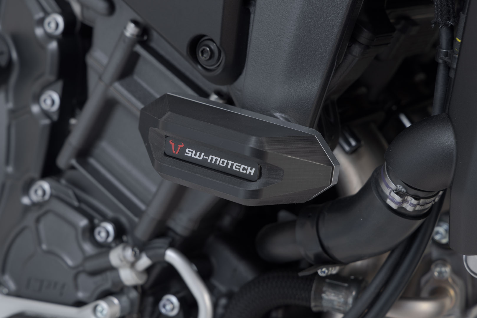 SW-Motech Frame skjutreglage kit - Svart. Yamaha MT-10 (21-). Figur 1