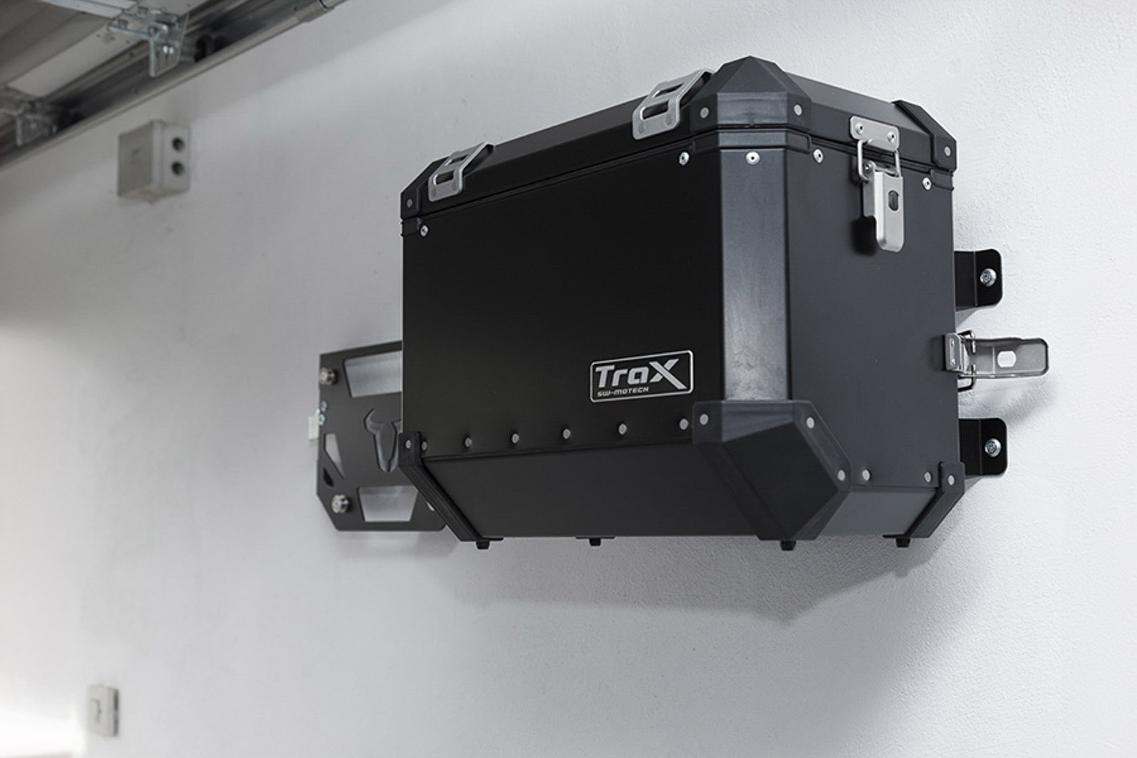 Suport de perete SW-Motech TRAX - Pentru carcasele laterale TRAX. Negru. Figura 4