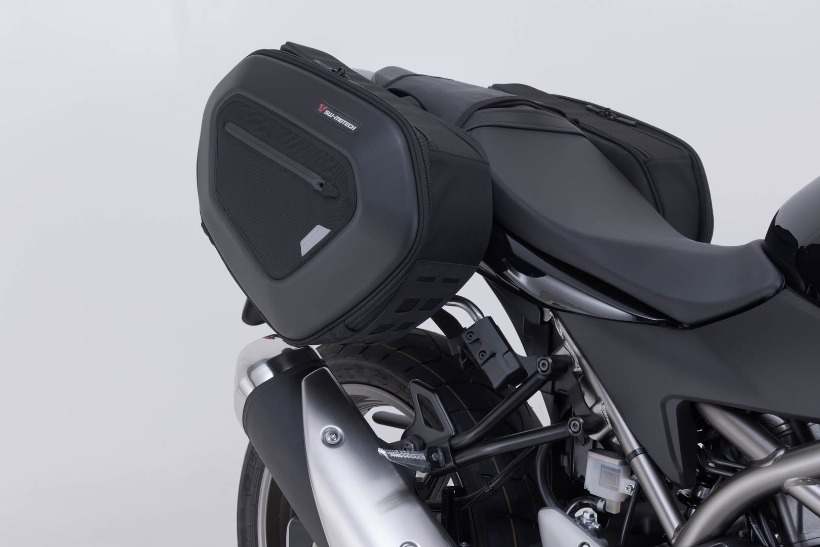 Side view of SW-Motech PRO BLAZE H saddlebag set - Black. Suzuki SV650 ABS (15-), SV650 X (18-).