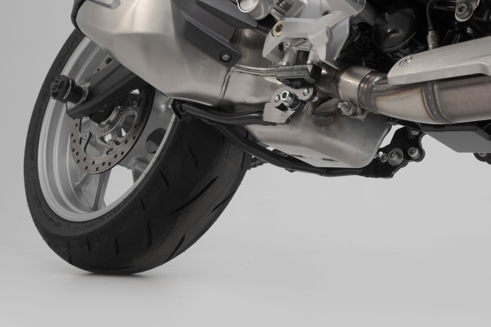 Standul SW-Motech - Negru. BMW F 900 R / XR (19-). Figura 3