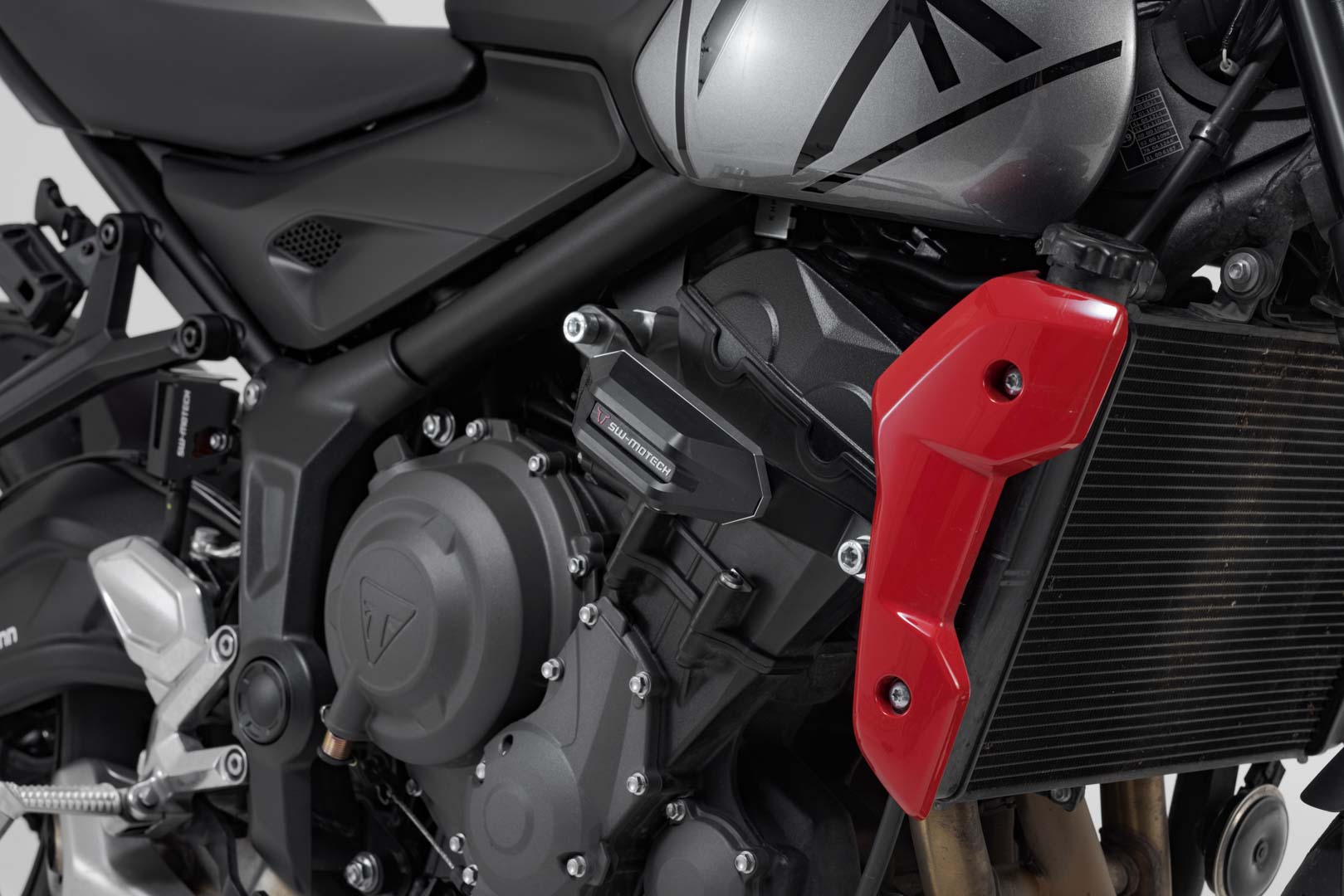 Kit SW-Motech Frame slider - Negru. Triumph Trident 660 / Tiger 660 (21-). Figura 2