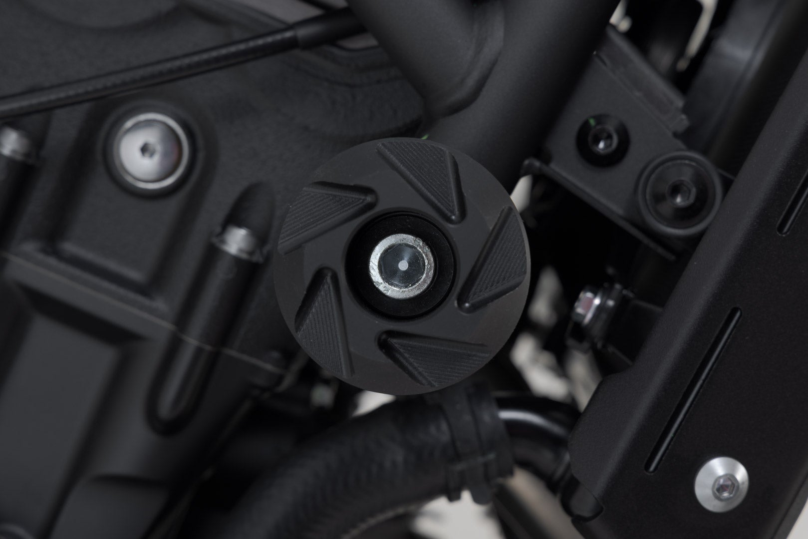 SW-Motech Frame slider kit - Black. Yamaha XSR700 (15-) / XTribute (19-). Figure 4