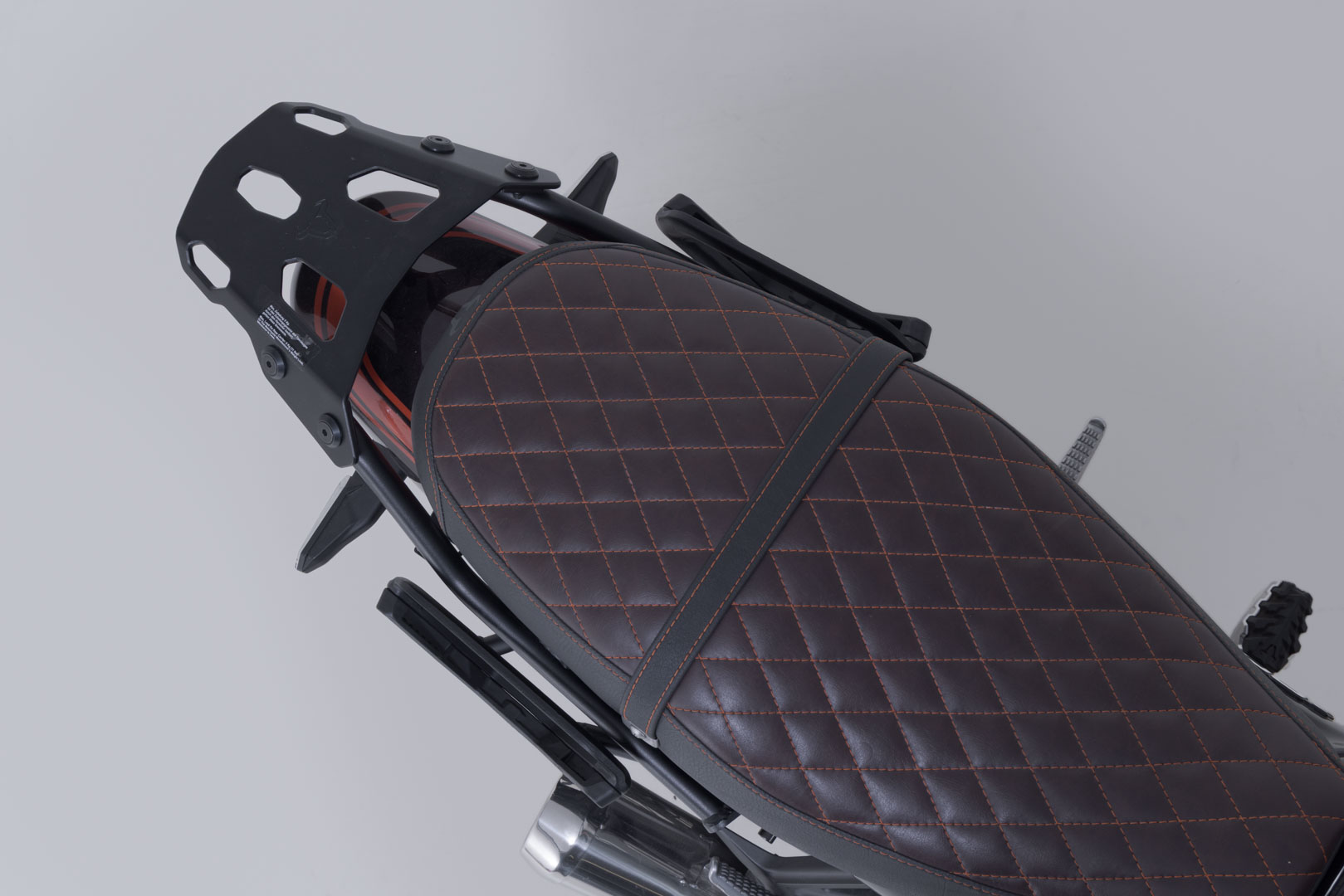 SW-Motech Side Bag WP-system V-LOC - 16/11 l. Kawasaki Z900RS/Cafe/SE (17-), 50-årsjubileum. Figur 5