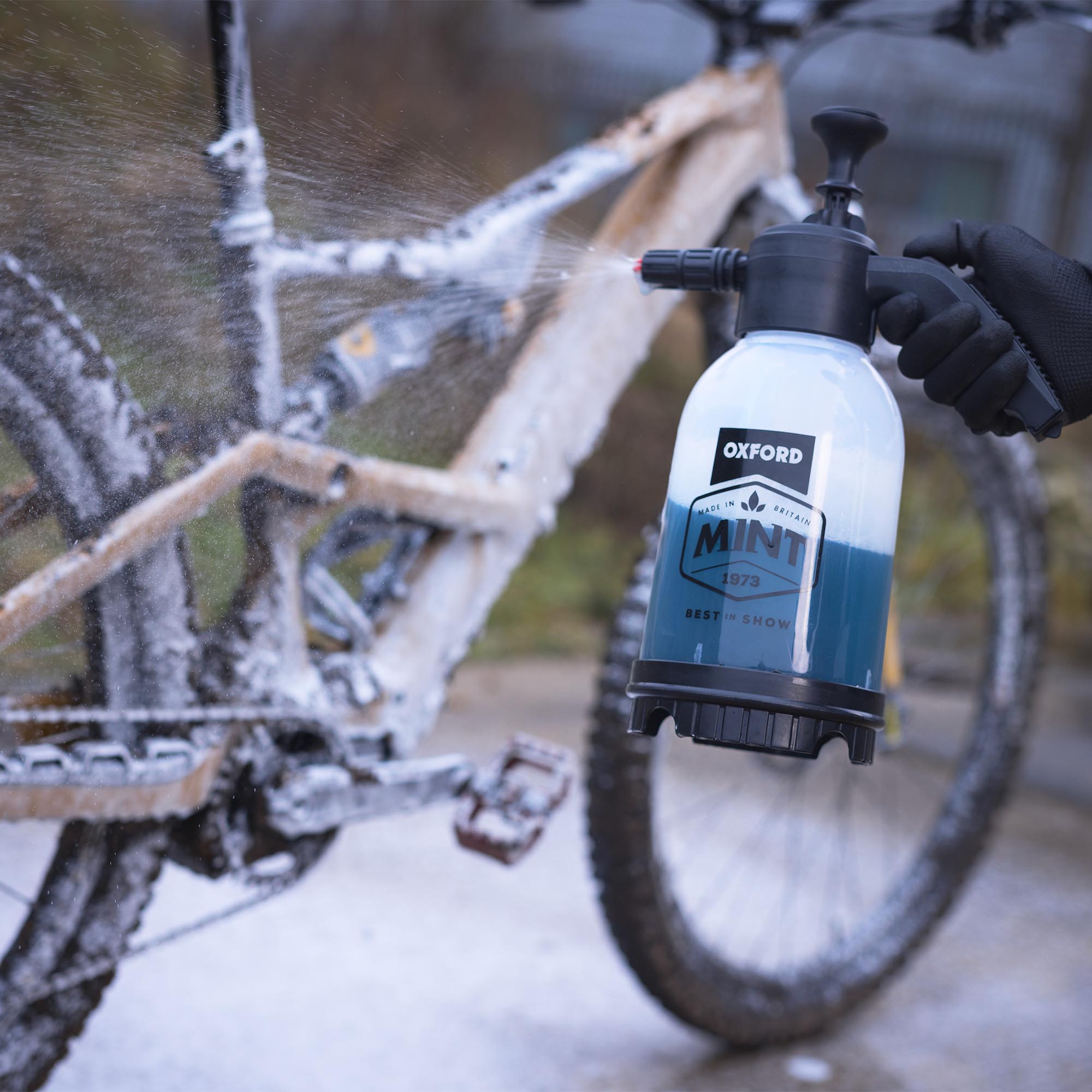 Side view of Oxford Mint Snow Foam Bottle 2L