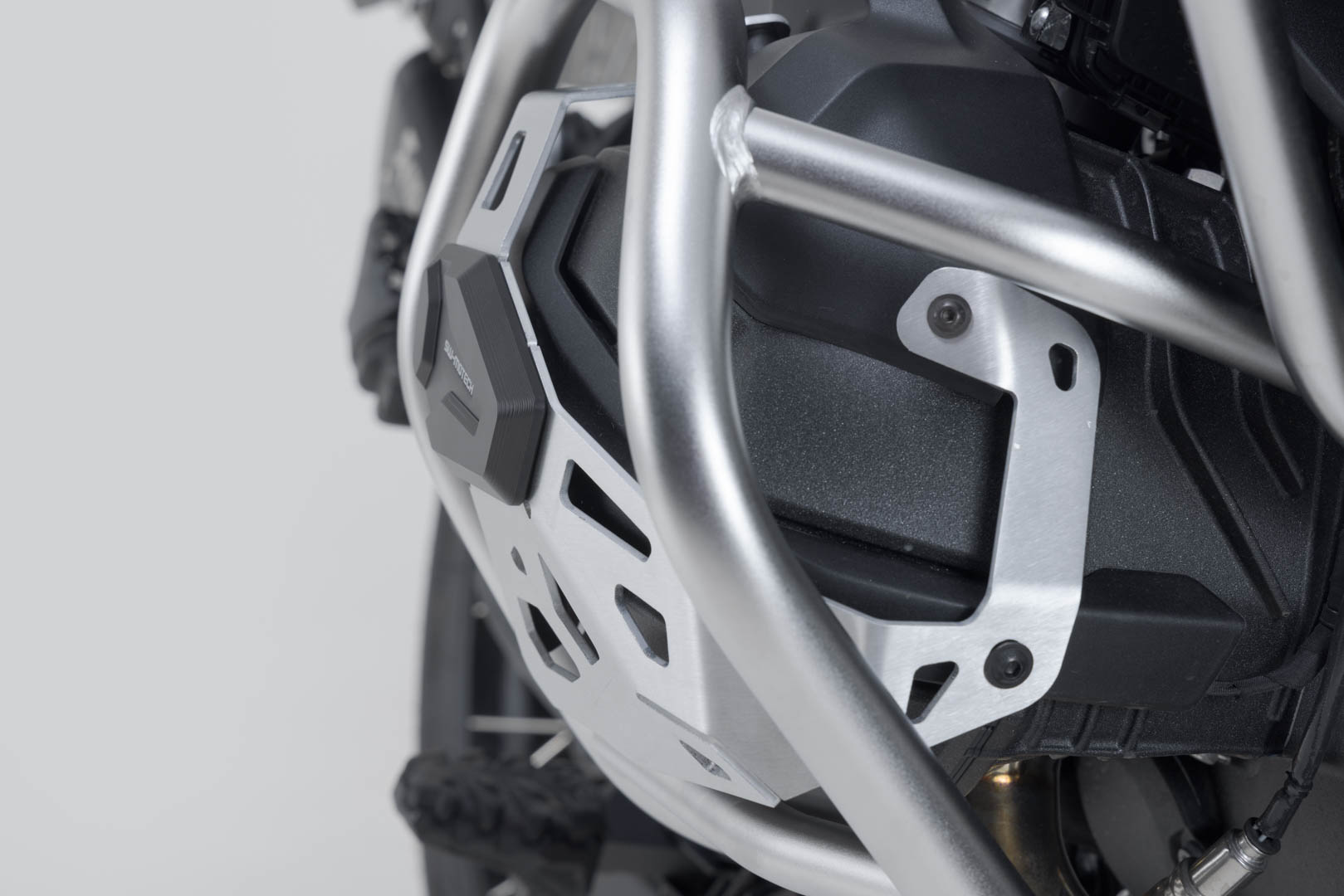 SW-Motech Cylinderskydd - Svart/Silver. BMW R 1300 GS, R 1300 R/RS. Figur 3