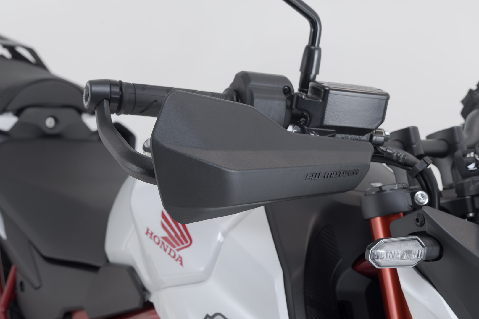 Kit SW-Motech Sport de protecție de mână - Negru. Honda CB750 Hornet (22-). Figura 4