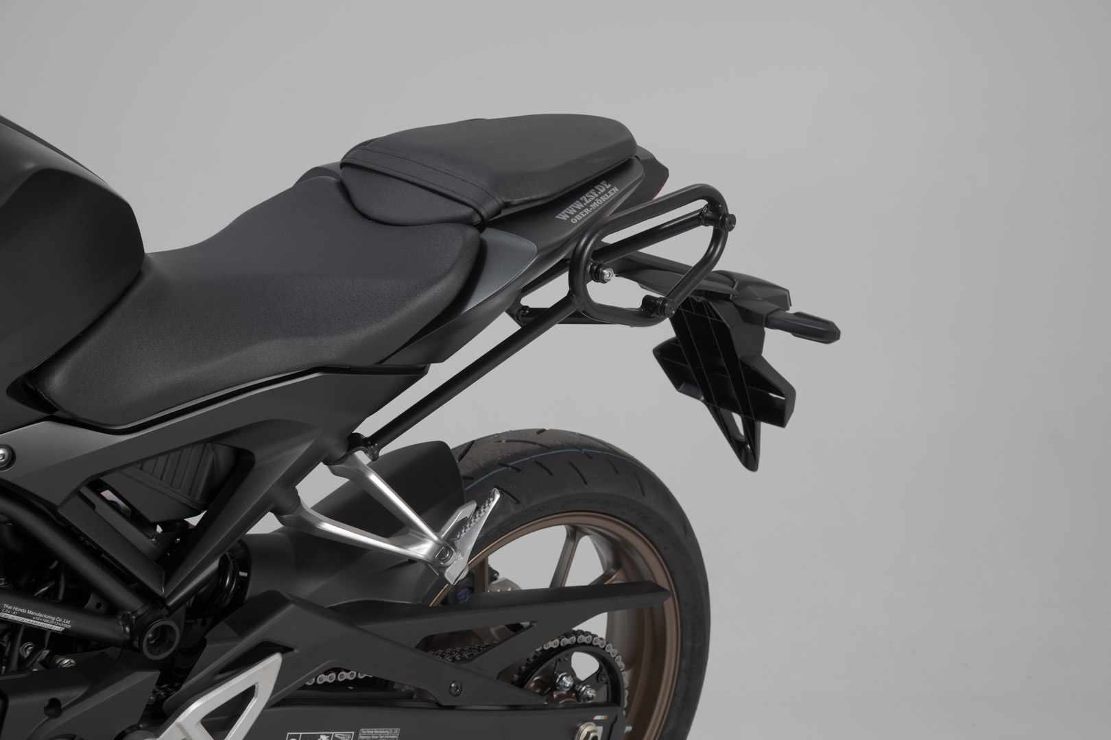 SW-Motech SLC portavion lateral stânga - Honda CB300R (18-) / CB125R (18-). Figura 3