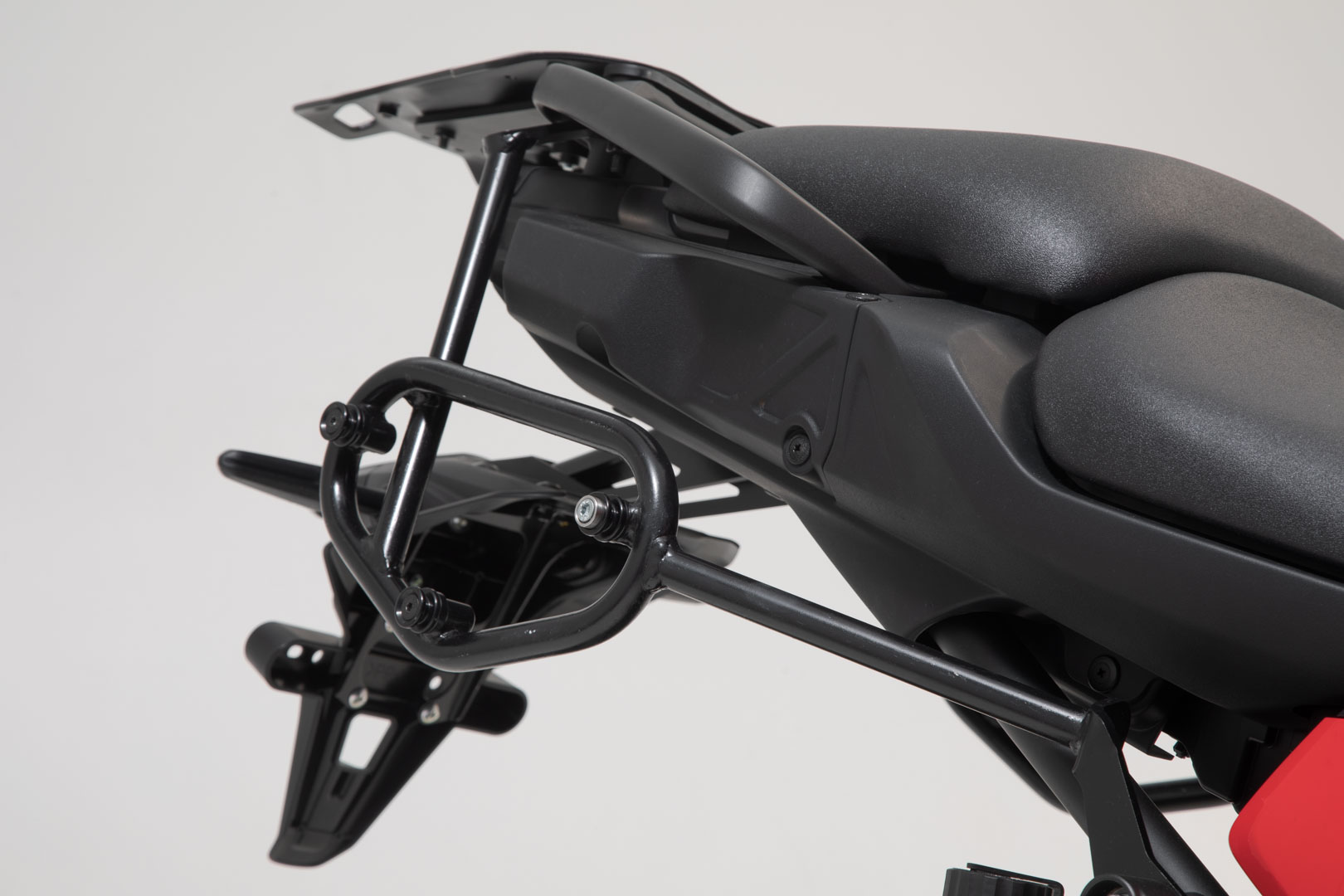 Sistem lateral SW-Motech URBAN ABS - 2x 16,5 l. Yamaha Tracer 9 / GT (20-) / GT+ (22-). Figura 4