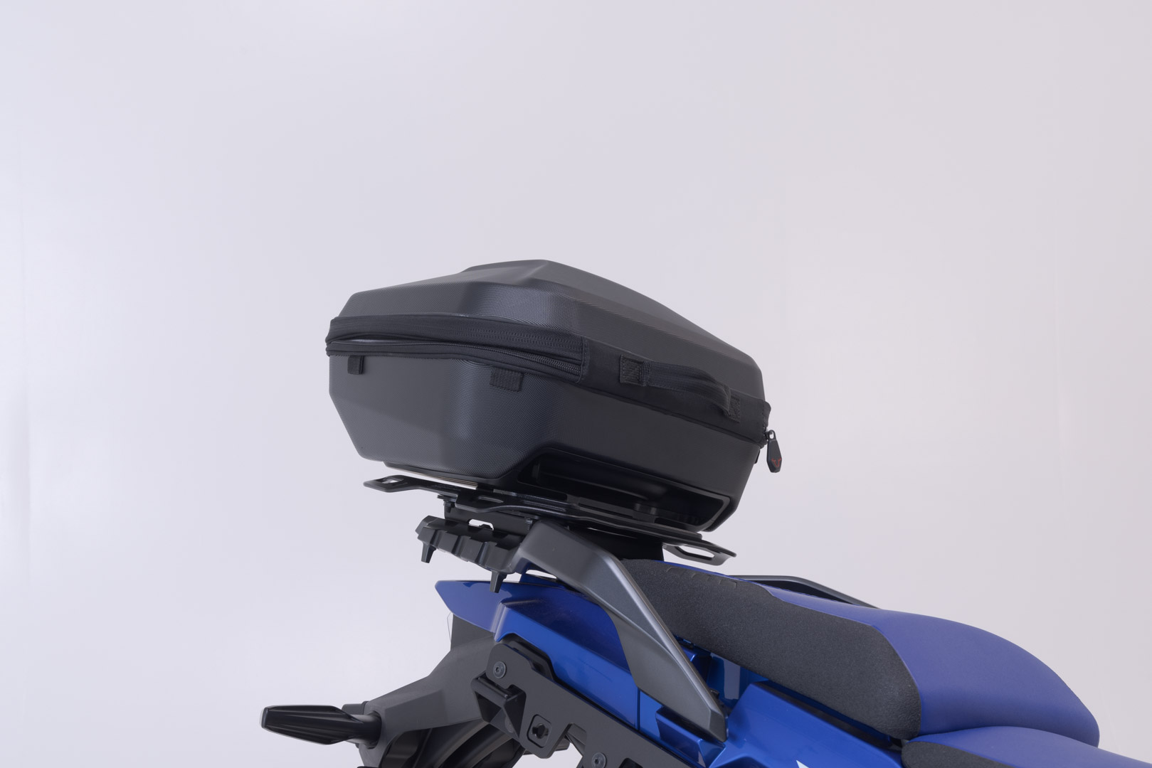 SW-Motech URBAN ABS toppfodral system - Svart. Suzuki V Strom 650 / 1000 / 1050. Figur 5
