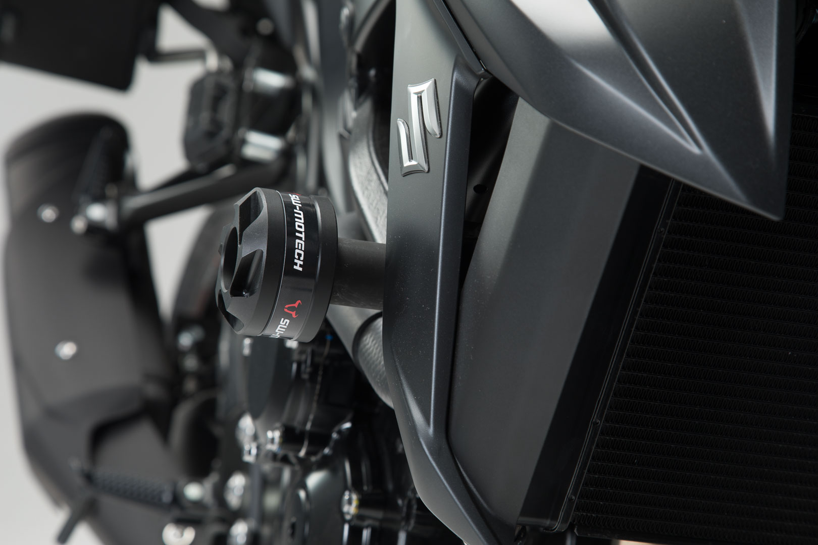 Kit SW-Motech Frame slider - Negru. Yamaha MT-03 (16-)/Suzuki GSX-S750 (17-). Figura 2