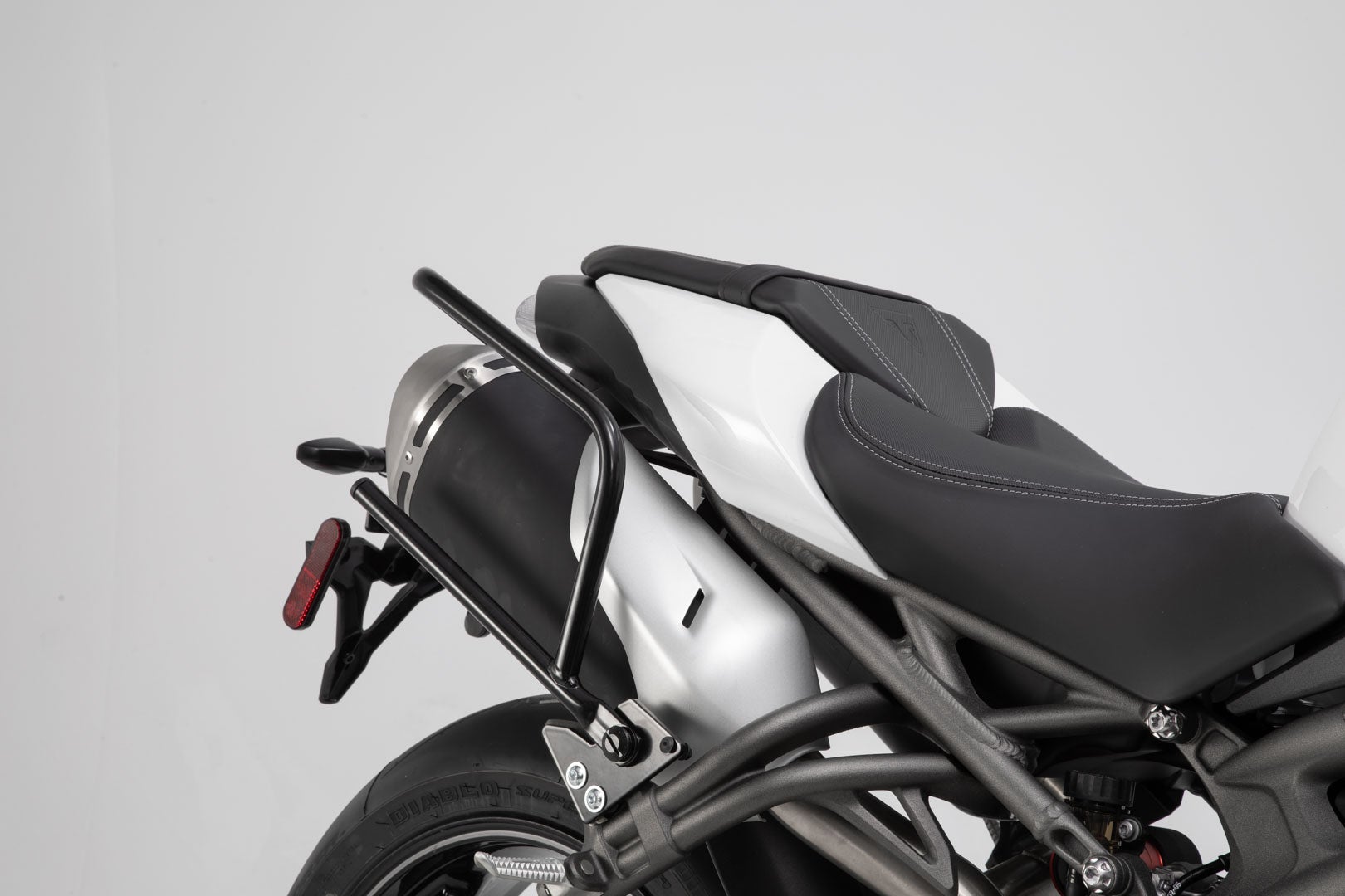 SW-Motech PRO BLAZE H saddlebag set - Black. Triumph Speed Triple S (18-). Figure 4