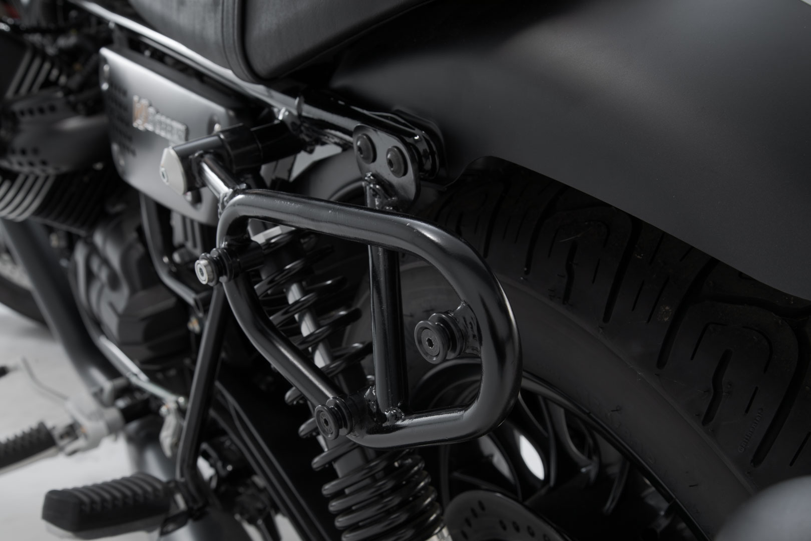 SW-Motech SLC portavion lateral stânga - Moto Guzzi V9 Roamer/Bobber (15-). Figura 3
