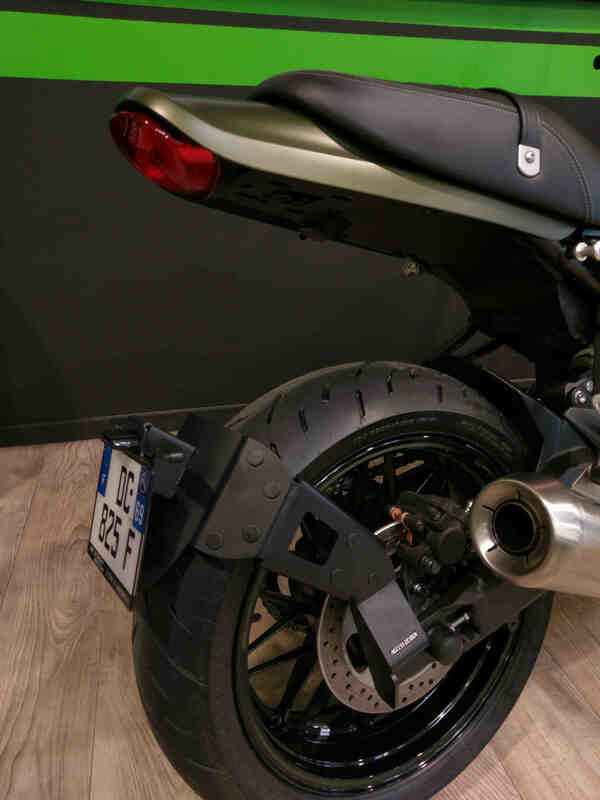 Design de acces Suport pentru plăcuțe de înmatriculare "Wheel Mounted" Kawasaki Z900RS negru Deținătorul plăcuței de înmatriculare Figura 9