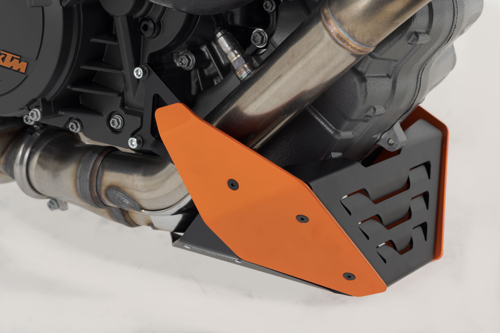 SW-Motech Front spoiler - Orange/Svart. KTM 1290 Super Duke R / GT. Figur 5