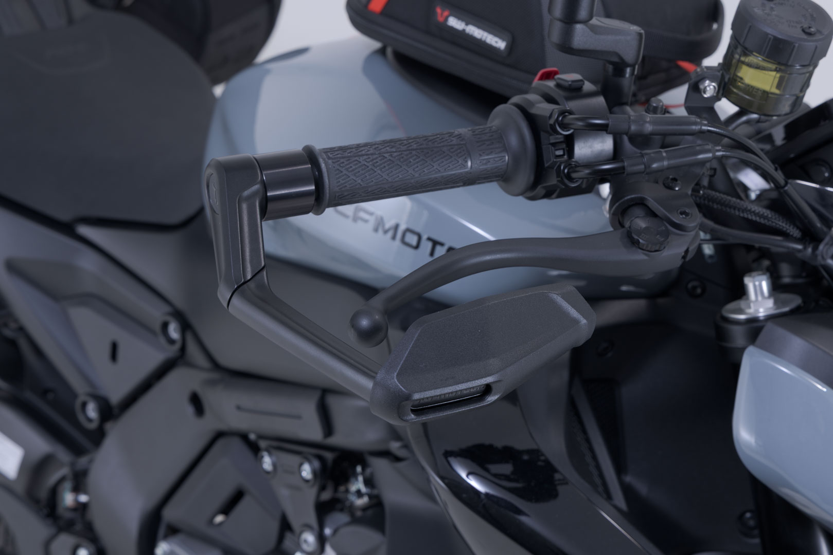 Protecții SW-Motech cu protecție împotriva vântului - Negru. CFMoto 675NK (25-). Figura 4