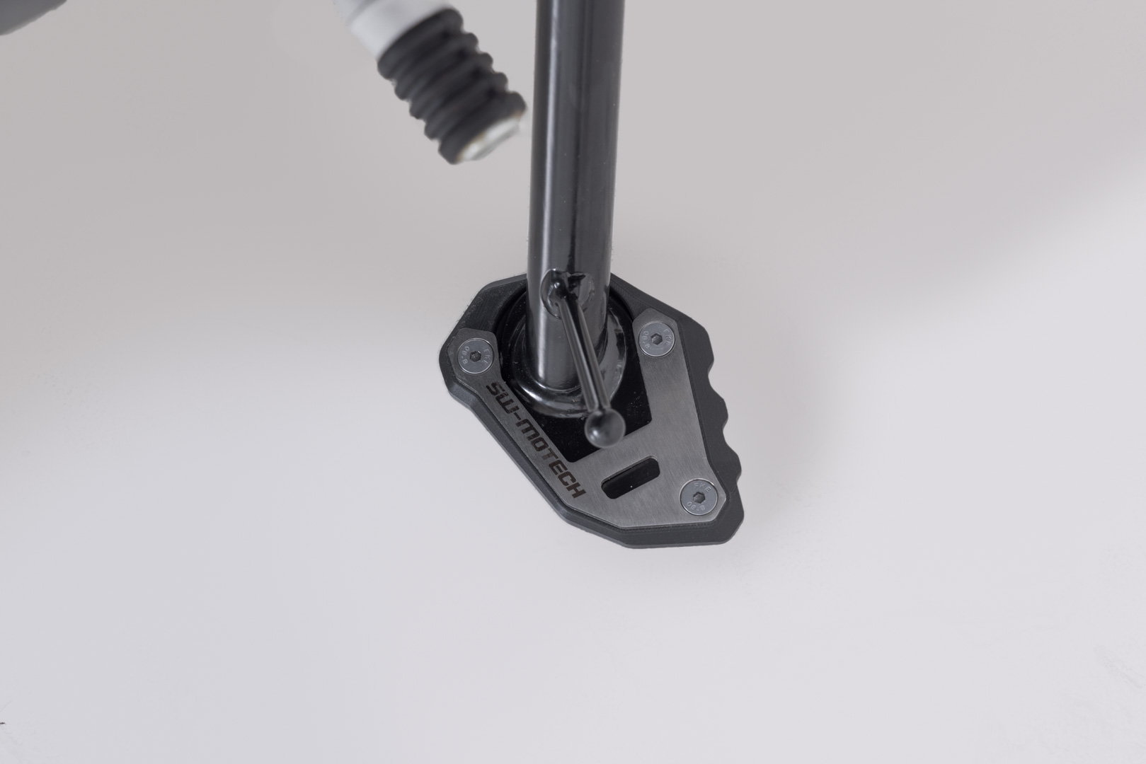 Extensie SW-Motech pentru piciorul lateral - Negru/argintiu. Triumph Speed 400/Scrambler 400X. Figura 2