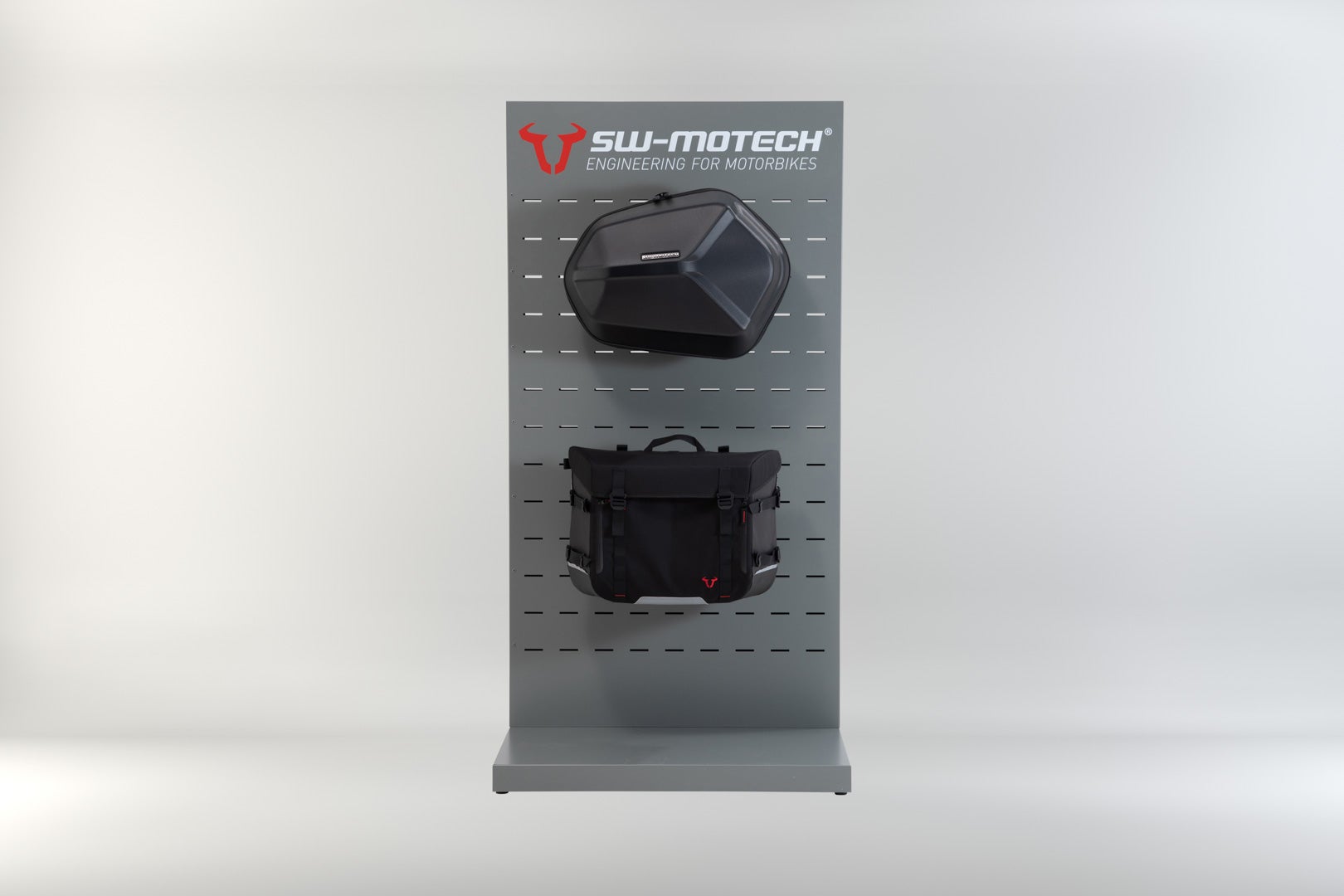 SW-Motech Présentoir de vente aménagé - Thème : support latéral PRO prod. et accessoires. Figure 3