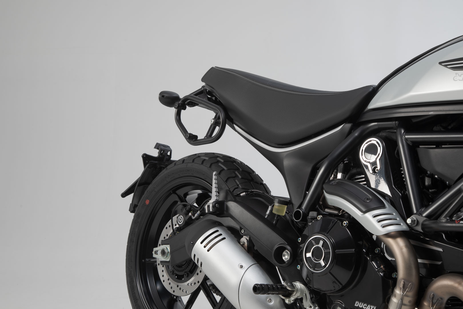 SW-Motech SLC portavion lateral dreapta - modele Ducati Scrambler (18-). Figura 3