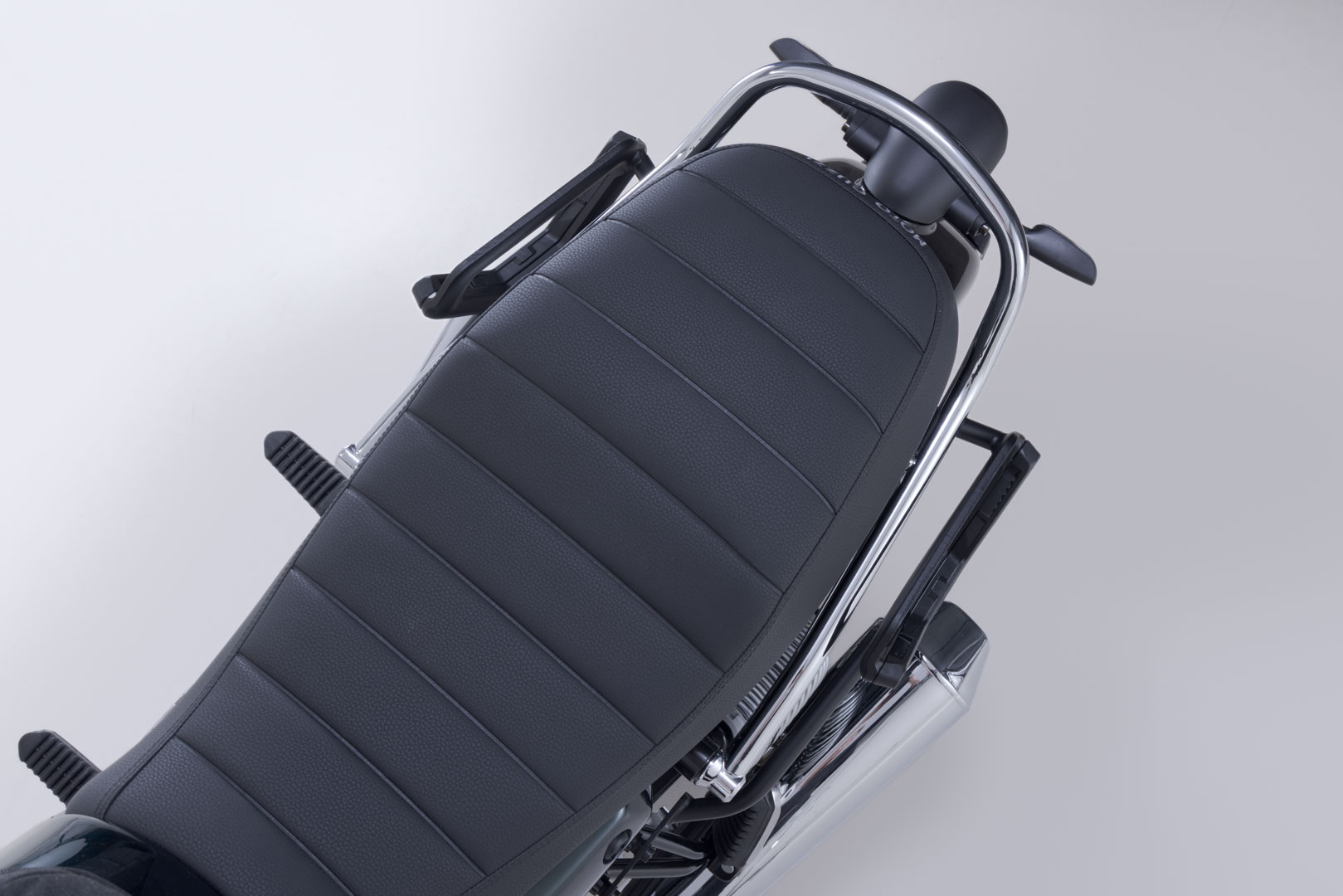 SW-Motech V-LOC Side Carrier vänster – Moto Guzzi V7-modeller (20-). Figur 5
