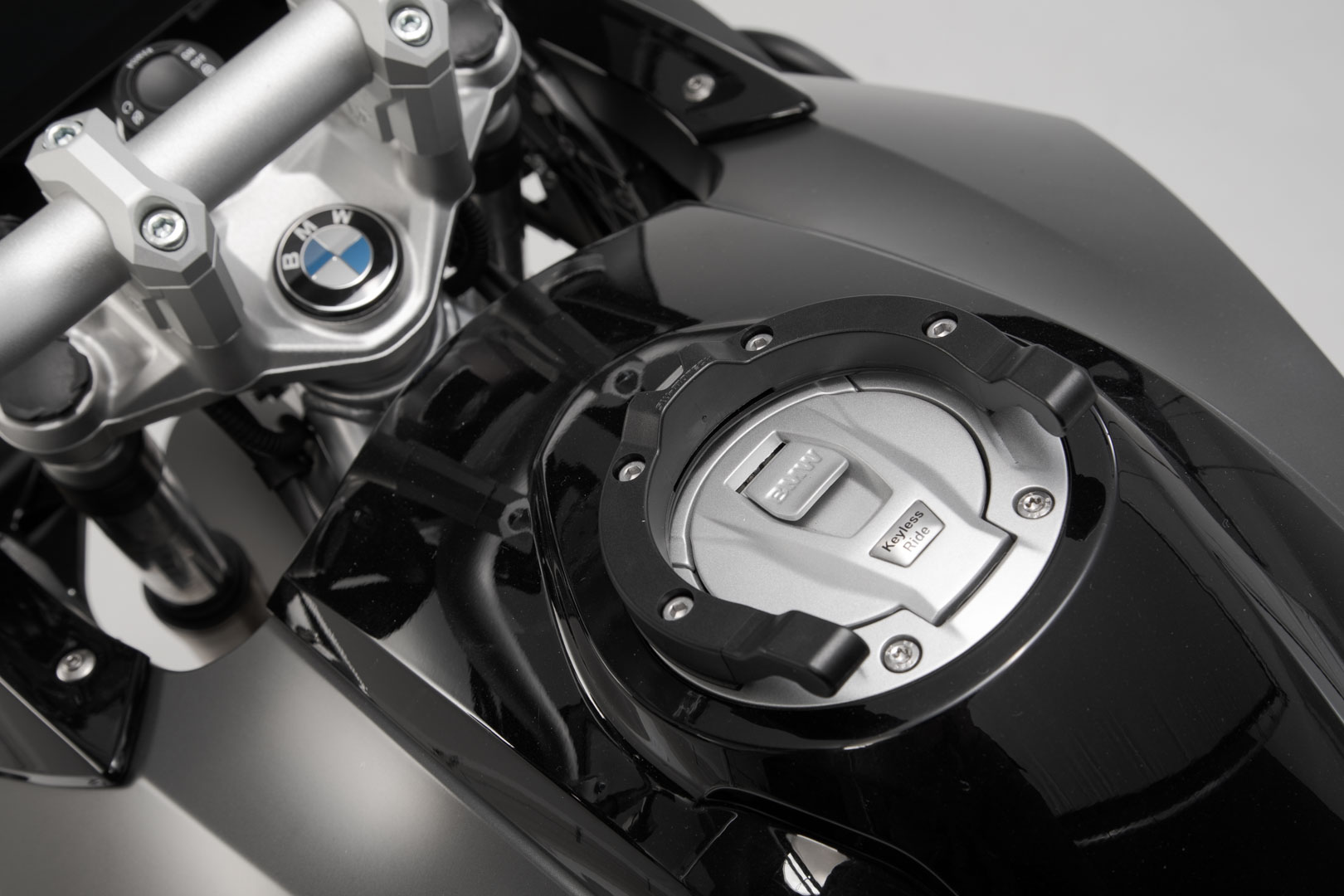 Inelul rezervorului SW-Motech ION - Negru. Pentru modelele BMW / Ducati / KTM / Triumph. Figura 3