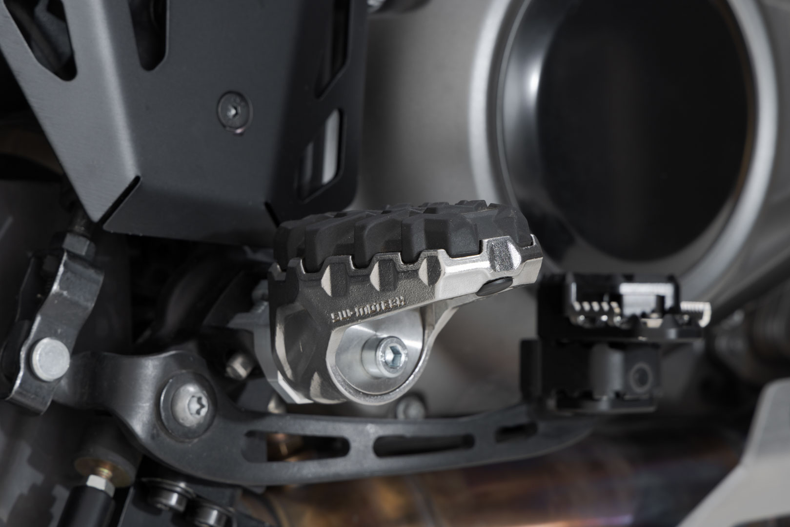 SW-Motech EVO fotstödssats - Harley-Davidson Pan America (21-). Figur 4