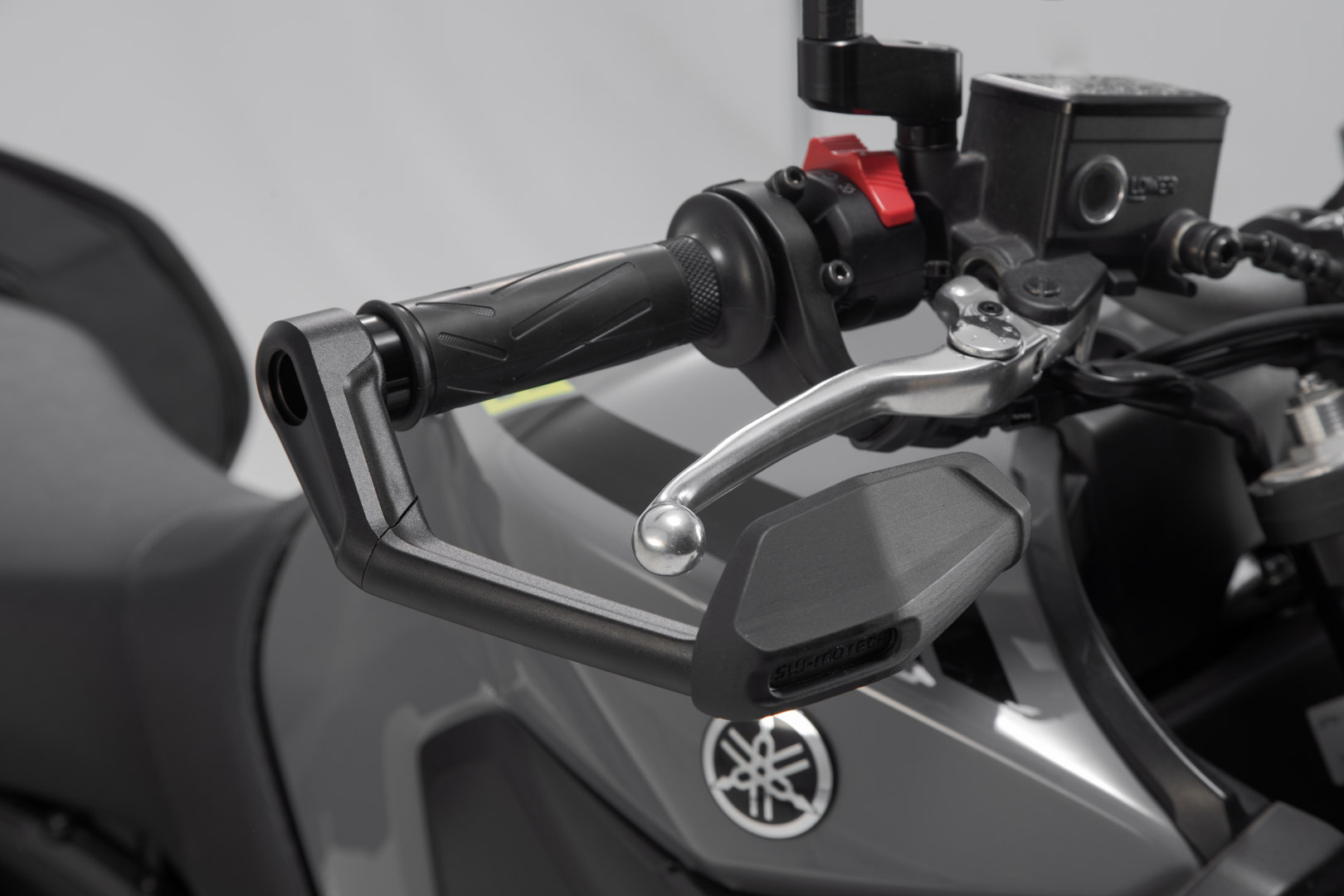 Protecții SW-Motech cu protecție împotriva vântului - Negru. Modele Yamaha (16-), CFMoto 450NK (23-). Figura 4