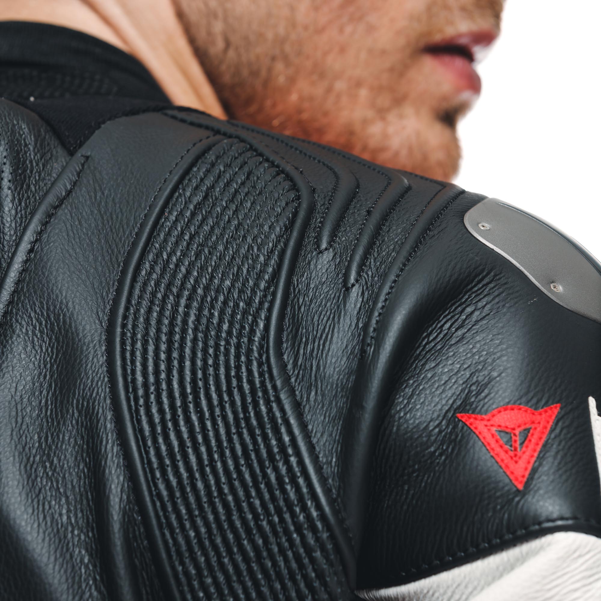 Dainese Misano 3 D-Air Airbag 2.0 perforated One Piece Motorcycle Leather Suit black/red 62 Figure 9