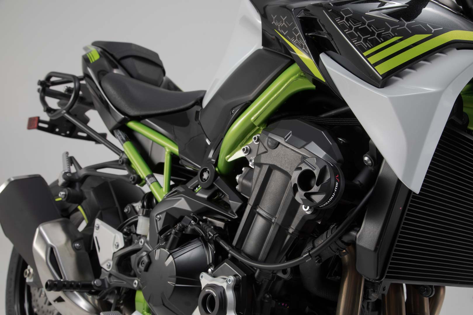SW-Motech Frame skjutreglage kit - Svart. Kawasaki Z900 modeller (16-). Figur 3