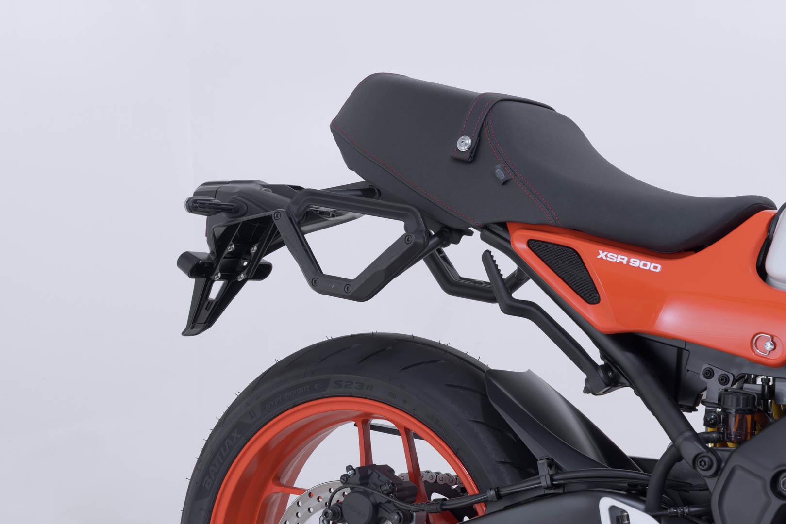 SW-Motech V-LOC Side Carrier höger - Yamaha XSR900 (21-), XSR900 GP (23-). Figur 3