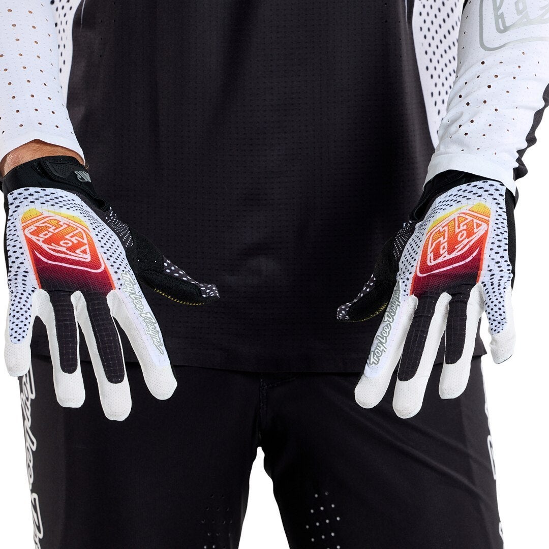 Troy Lee Designs Air Optic Motocross handsker sort/hvid/rød M Figur 8