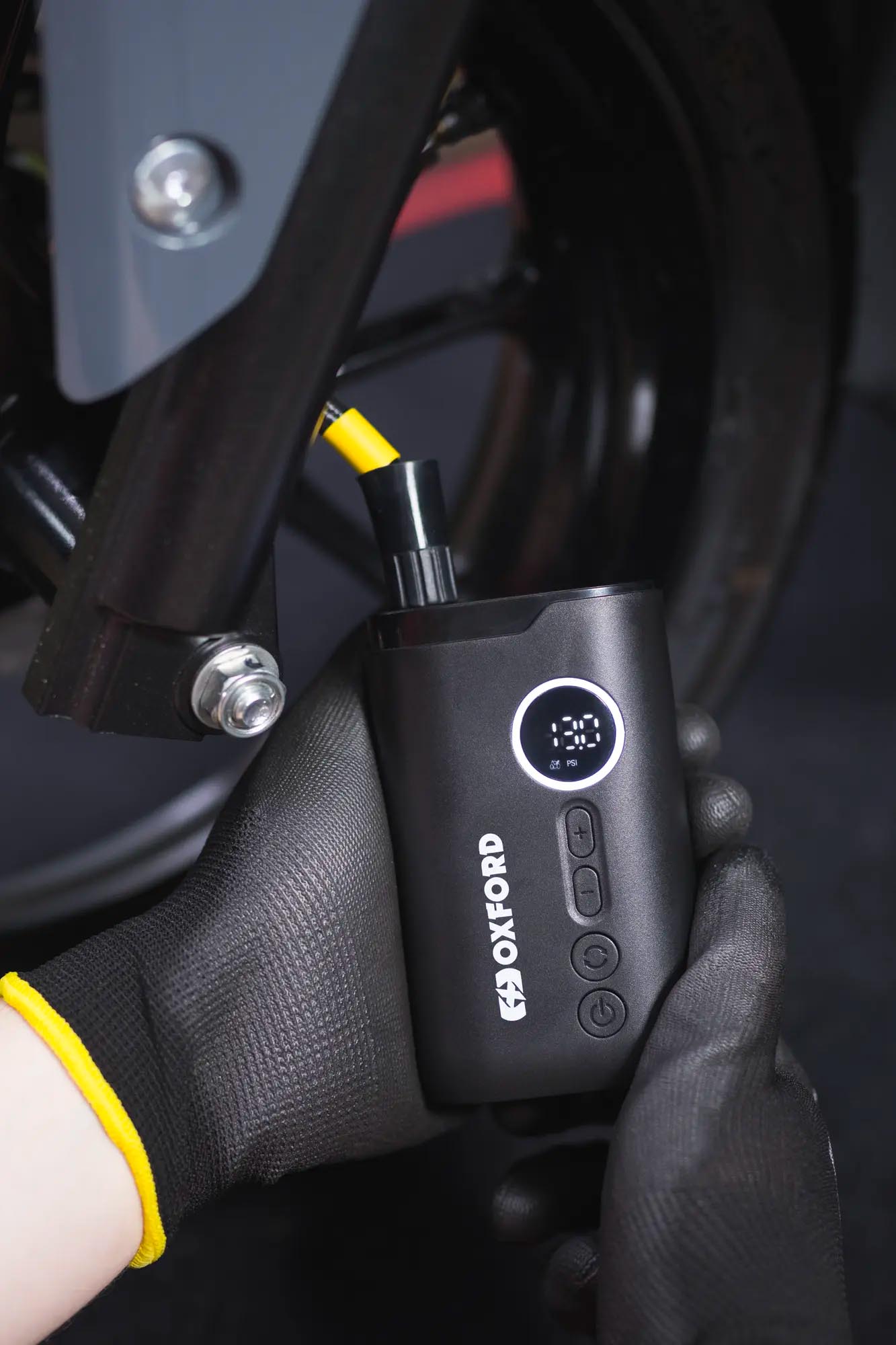 Oxford MicroJet Compact Cordless Tyre Inflator Figure 10