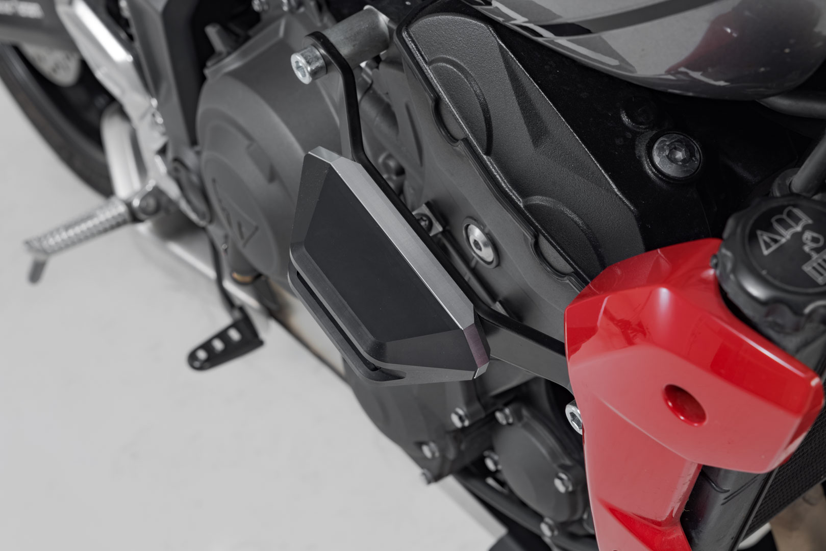 Kit SW-Motech Frame slider - Negru. Triumph Trident 660 / Tiger 660 (21-). Figura 5