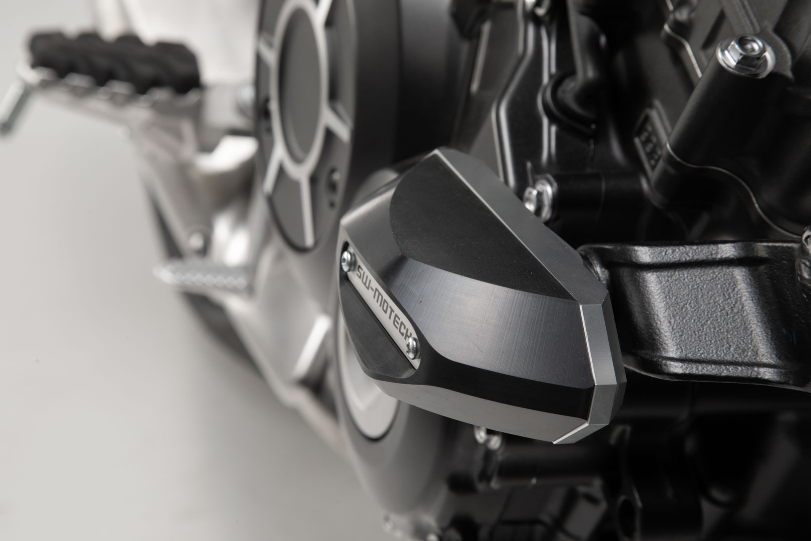 Kit SW-Motech Frame slider - Negru. Honda CB1000R (18-). Figura 5