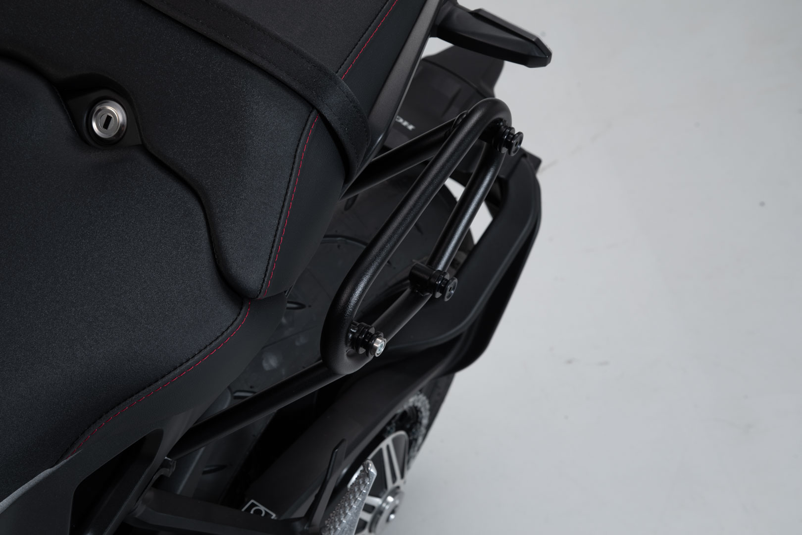 SW-Motech SLC portavion lateral stânga - Honda CB1000R (18-20). Figura 5