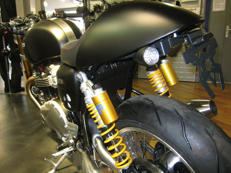 Design de acces Suport pentru plăcuțe pentru aripa roții Black Triumph Thruxton 1200 Figura 10