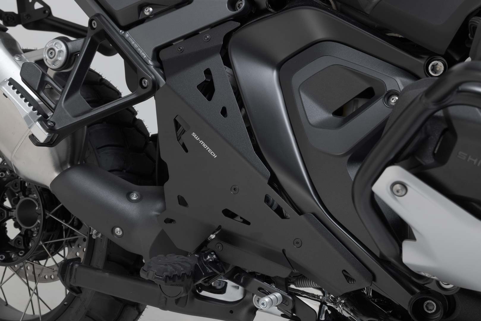 Protector pentru călcâi SW-Motech - Negru. BMW R 1300 GS Adventure (24-). Figura 1
