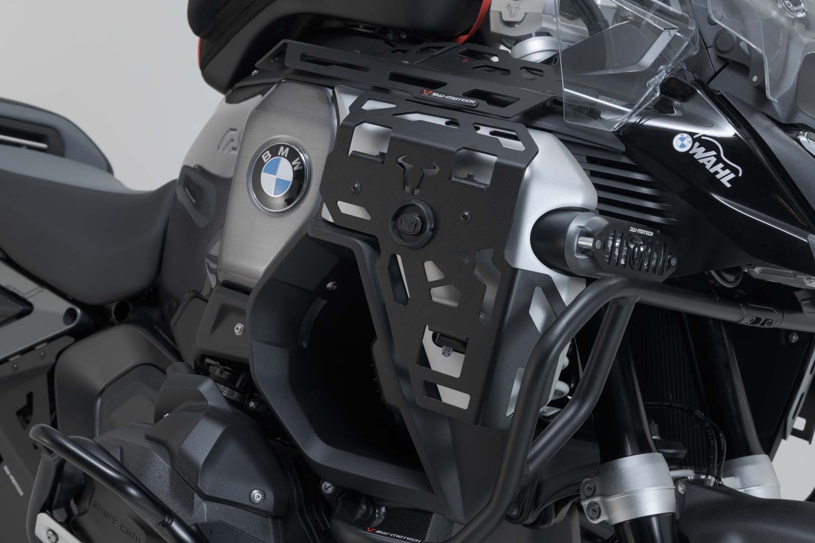 SW-Motech Bagagehylla för tanklock - Svart. BMW R 1300 GS Adventure (24-). Figur 2